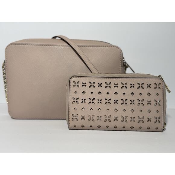 MICHAEL KORS Jet Set Travel Large Crossbody & Wallet Set Perforated Light Pink - Picture 6 of 16